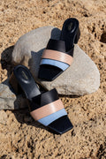 Ciabatta Nera in Pelle con Dettaglio Blu e Beige