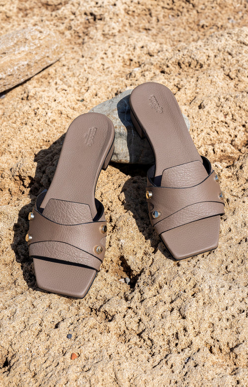 Ciabatta Elegance in Pelle di Vitello Color Taupe
